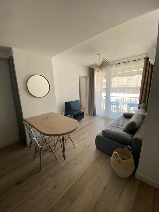 Ajaccio Magnifique T2 37M2 Centre Ville Vue Mer Au Bord De La Plage Neuf 4 Couchages Balcon Parking Prive Ferme Clim Wifi Exterior foto
