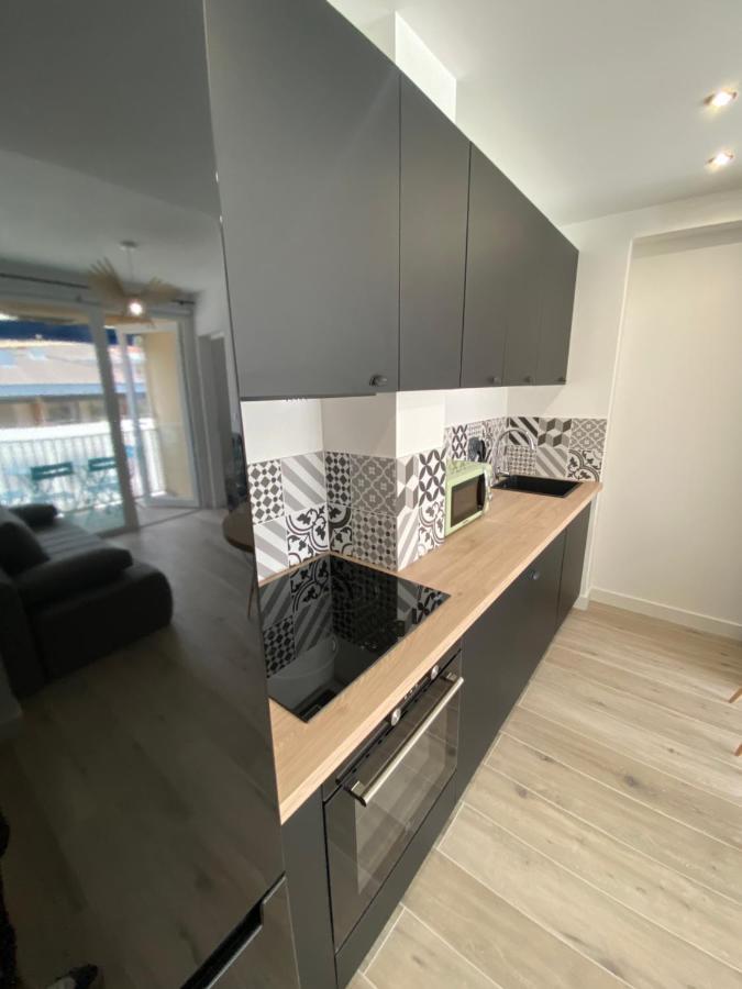 Ajaccio Magnifique T2 37M2 Centre Ville Vue Mer Au Bord De La Plage Neuf 4 Couchages Balcon Parking Prive Ferme Clim Wifi Exterior foto