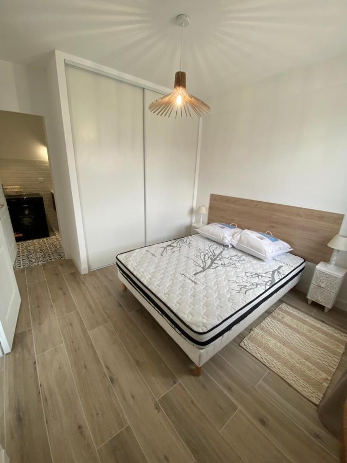 Ajaccio Magnifique T2 37M2 Centre Ville Vue Mer Au Bord De La Plage Neuf 4 Couchages Balcon Parking Prive Ferme Clim Wifi Exterior foto