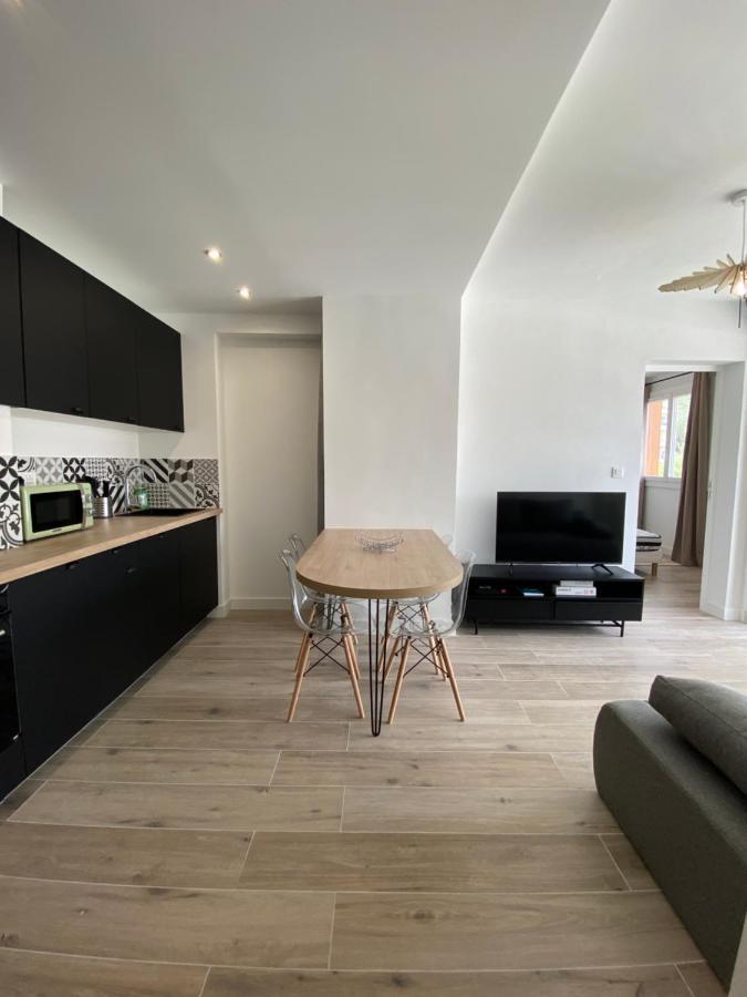 Ajaccio Magnifique T2 37M2 Centre Ville Vue Mer Au Bord De La Plage Neuf 4 Couchages Balcon Parking Prive Ferme Clim Wifi Exterior foto
