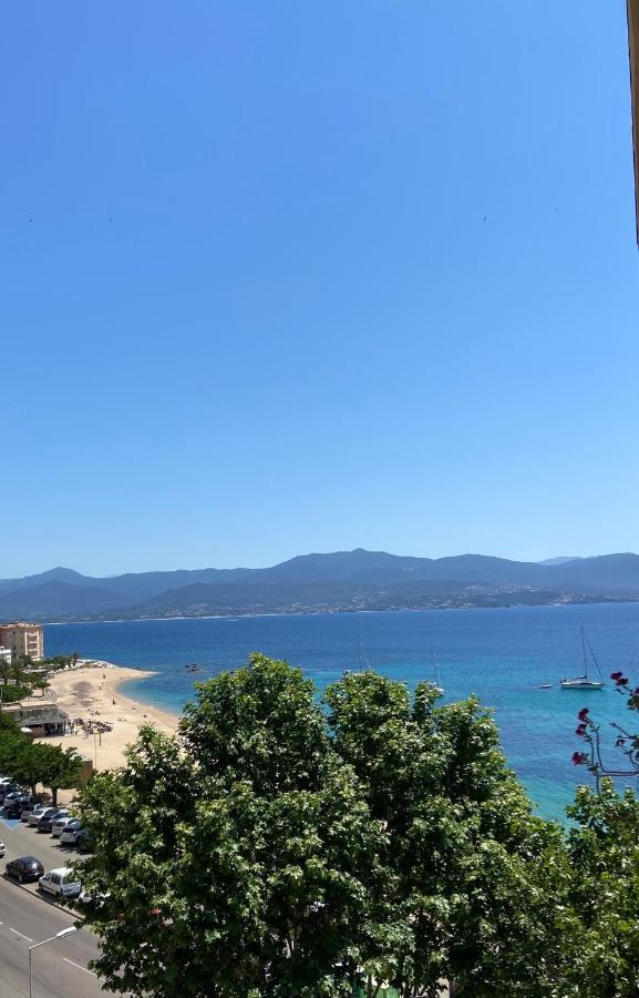 Ajaccio Magnifique T2 37M2 Centre Ville Vue Mer Au Bord De La Plage Neuf 4 Couchages Balcon Parking Prive Ferme Clim Wifi Exterior foto